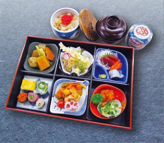 お弁当のご紹介　松花堂弁当