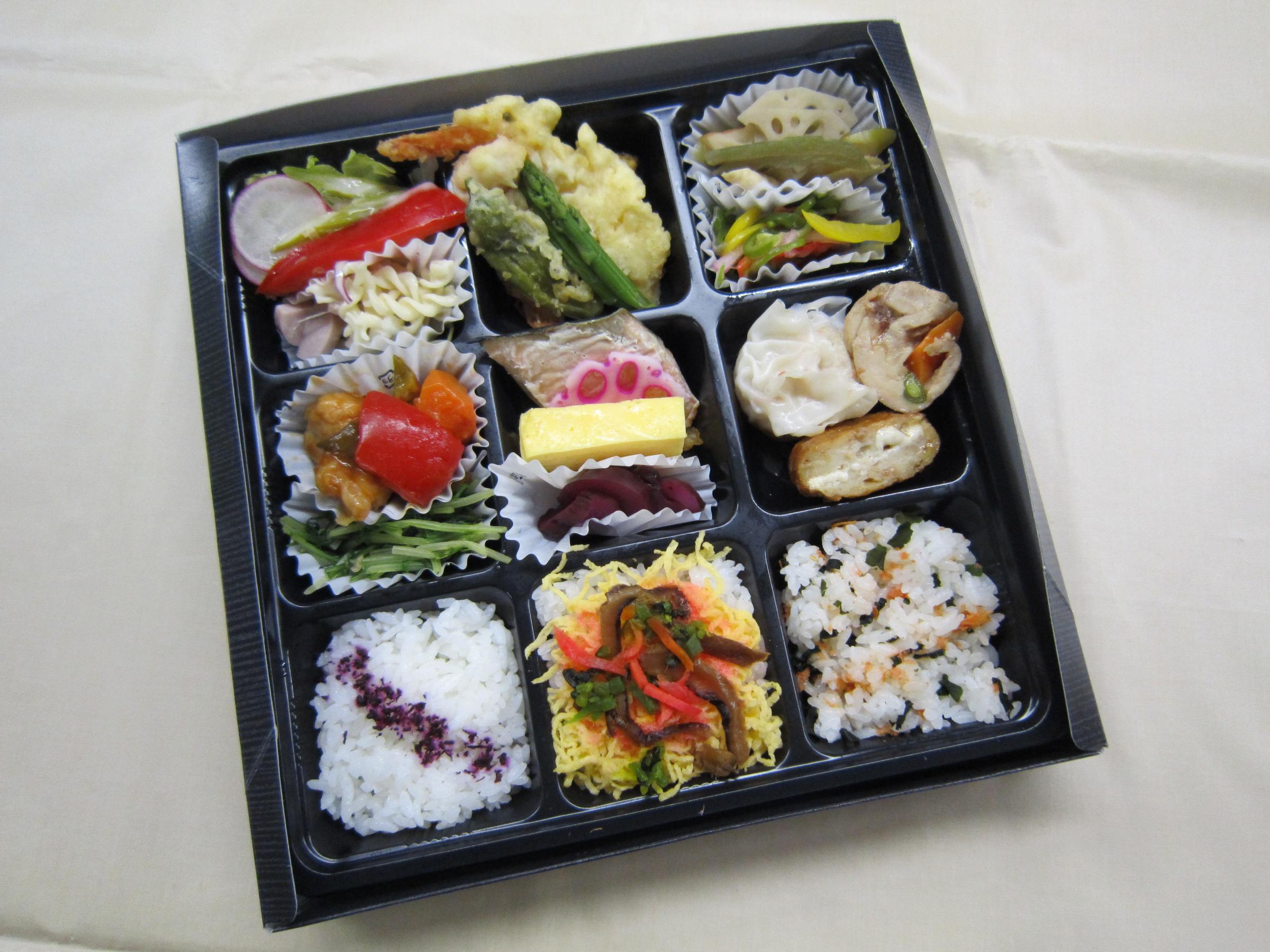 お弁当のご紹介　9仕切弁当
