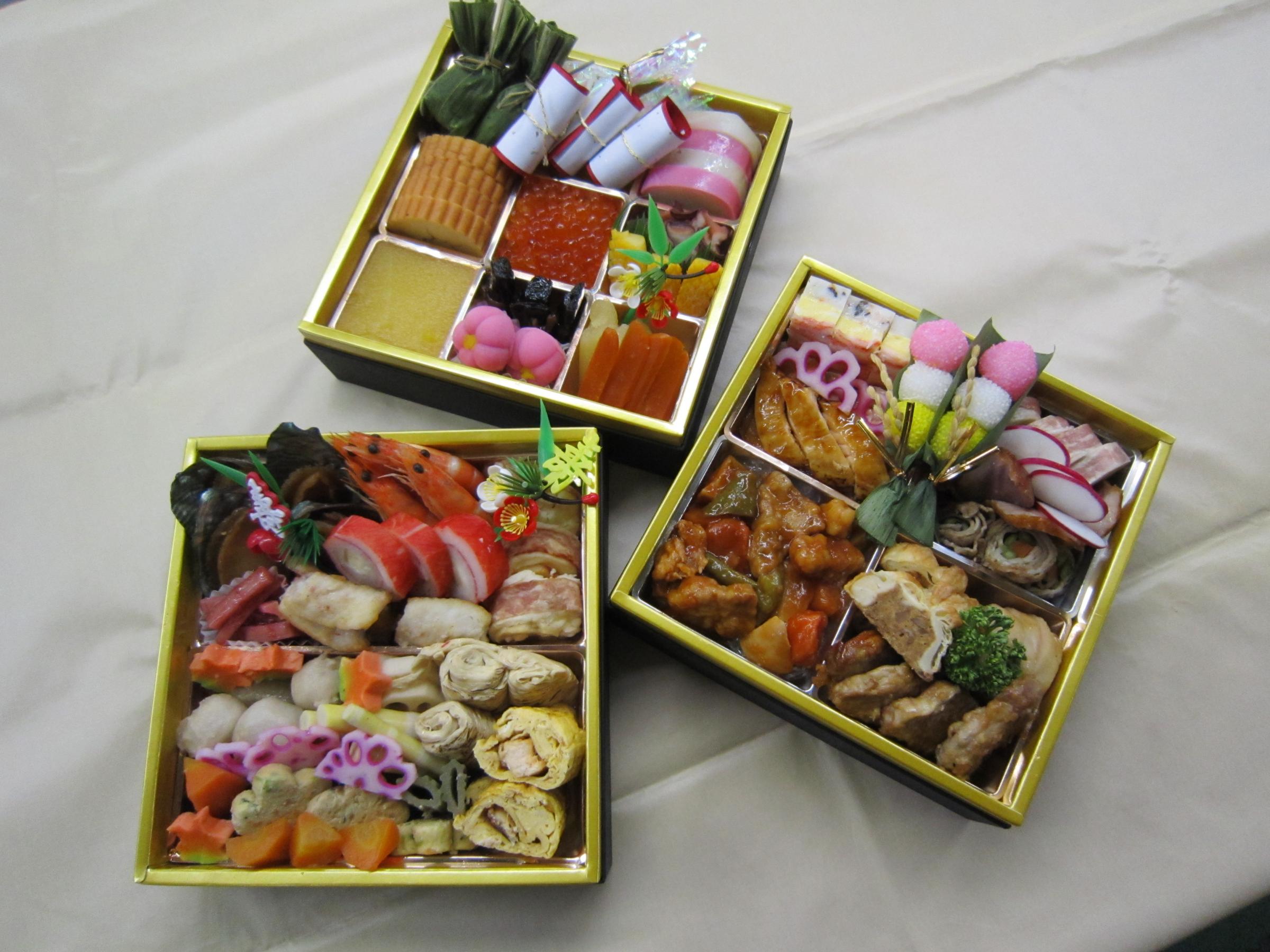 おせち料理のご紹介　三段重
